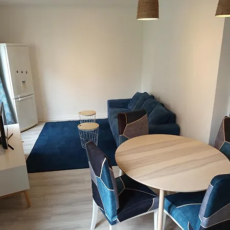 Calme, Confortable Et Bien Place Apartament